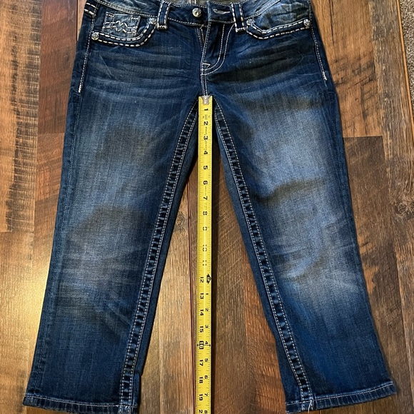 Miss Me Signature Cuffed Capri - Picture 6 of 14